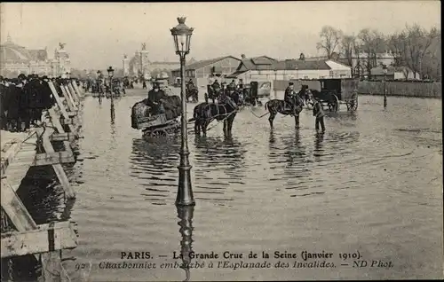 Postkarte Paris VII, Esplanade des Invalides, Die große Seine-Flut Januar 1910