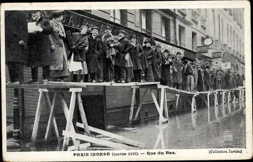Postkarte Paris VII, Rue du Bac, Die große Seineflut Januar 1910