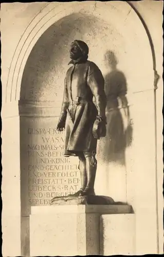 Foto Ak Lübeck, Rathaus, Denkmal Gustav Wasa