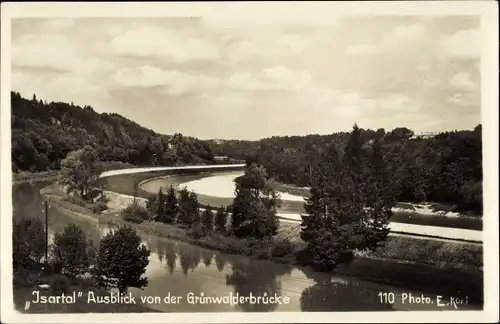 Foto Ak Grünwald bei München, Isartal von der Grünwalder Brücke gesehen