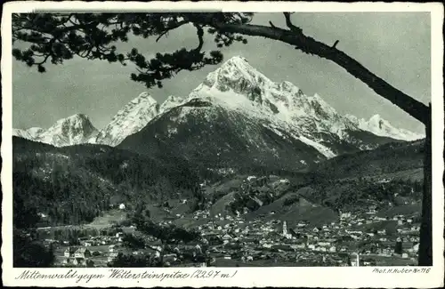 Ak Mittenwald in Oberbayern, Gesamtansicht mit Wettersteinspitze