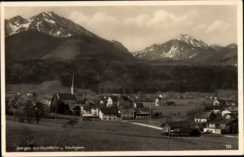 Ak Bergen im Chiemgau in Oberbayern, Gesamtansicht, Hochfelln, Hochgern, Kirche