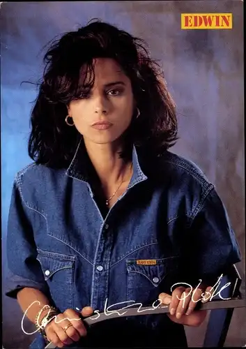 Ak Schauspielerin Christina Plate, Portrait, Jeanshemd, aufgedrucktes Autogramm