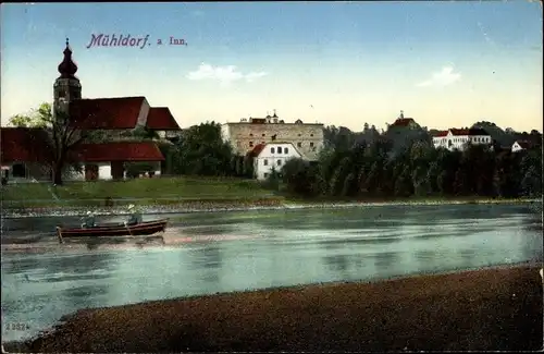 Ak Mühldorf am Inn Bayerisches Alpenvorland, Partie an der Inn mit Blick auf den Ort, Ruderboot