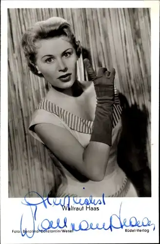 Ak Schauspielerin Waltraut Haas, Portrait, Wenn der Vater muit dem Sohne, Autogramm