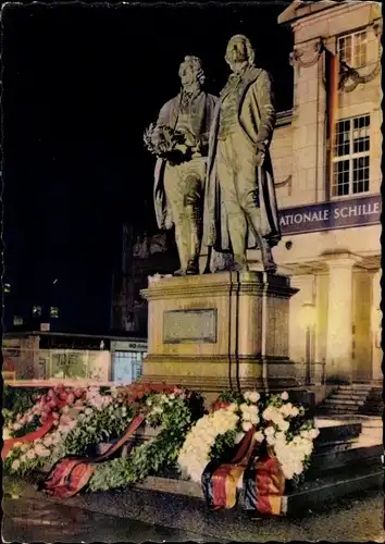 Ak Weimar in Thüringen, Goethe-Schiller-Denkmal, Blumenkränze