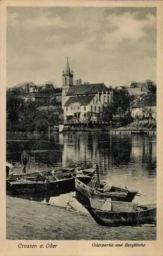 Ak Krosno Odrzańskie Crossen Oder Ostbrandenburg, Bergkirche, Boote am Ufer der Oder