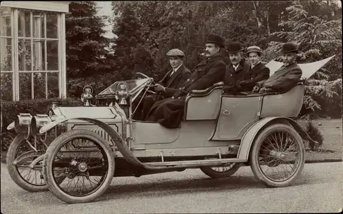 Foto Ak Männer im offenen Automobil