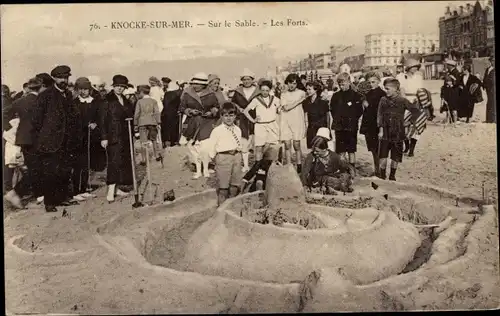 Ak Knokke Heist Heyst Knocke sur Mer Westflandern, Sur le Sable, les Forts