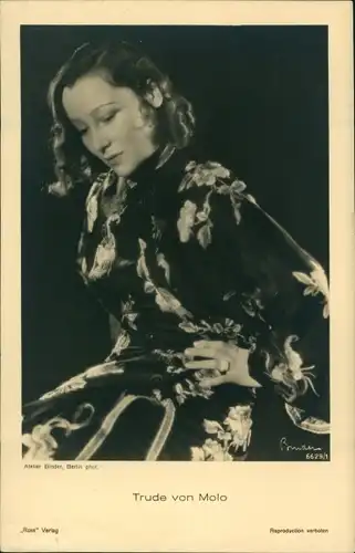 Ak Schauspielerin Trude von Molo, Portrait, Ring, Kleid