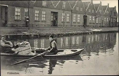 Ak Volendam Nordholland Niederlande, Ruderpartie, Fluss, Häuser