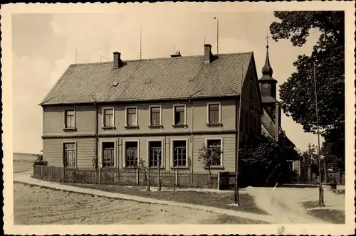 Foto Ak Hainichen ? in Sachsen, Wohnhaus, Kirchturm