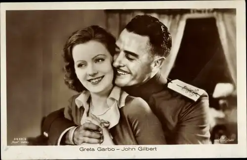 Ak Schauspielerin Greta Garbo, Schauspieler John Gilbert, Filmszene