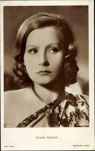 Ak Schauspielerin Greta Garbo, Portrait, Ross Verlag 4257/2