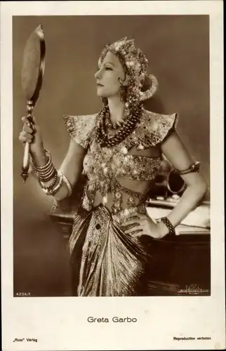 Ak Schauspielerin Greta Garbo, Filmszene, Portrait, Schmuck, Spiegel
