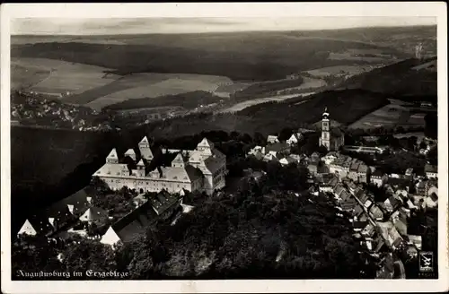 Ak Augustusburg im Erzgebirge, Gesamtansicht, Schloss, Fliegeraufnahme