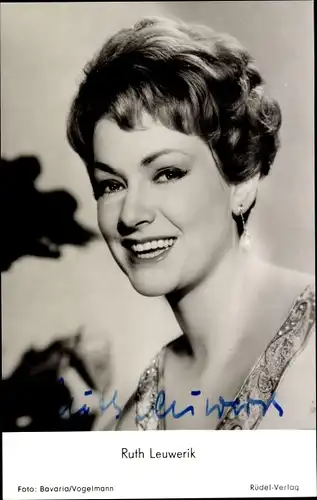 Ak Schauspielerin Ruth Leuwerik, Portrait, Eine Frau fürs ganze Leben, Autogramm