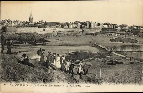 Ak Saint Malo Ille et Vilaine Bretagne, La Greve de Bon-Secours, The Remparts
