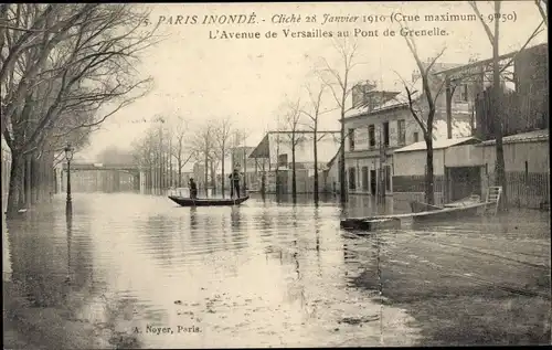 Postkarte Paris, Die Überschwemmungen von 1910, Avenue de Versailles an der Pont de Grenelle