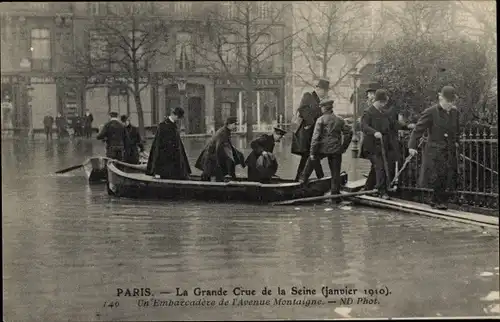 Ak Paris, Große Seineflut, Embarcadere der Avenue Montaigne