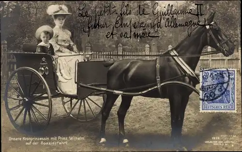 Ak Kronprinzessin Cecilie von Preußen mit Prinz Wilhelm auf der Spazierfahrt, Pferdekutsche