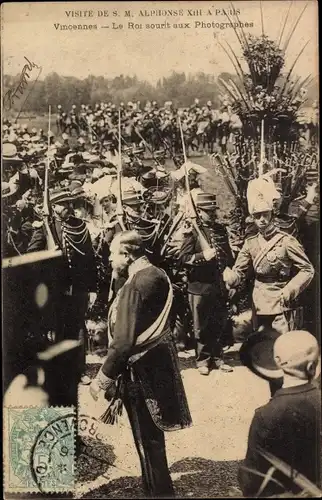 Ak-Besuch von HM Alphonse XIII. in Paris, Vincennes, Der König zu den Fotografen