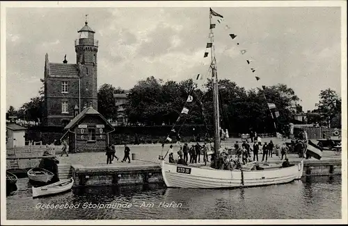 Ak Ustka Stolpmünde Pommern, Hafen, Leuchtturm, Boote