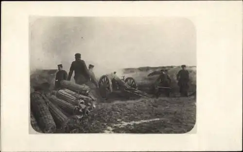 Foto Ak 15 cm Haubitze, Deutsche Soldaten in Uniform, 1. WK