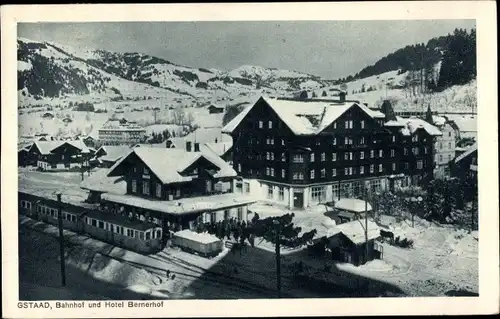 Ak Gstaad Saanen Kanton Bern, Bahnhof, Hotel Bernerhof