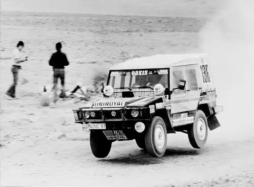 Foto Auto, Uniroyal-Iltis Team, Rallye Oasis von Paris nach Dakar, Geländewagen mit LKW Reifen