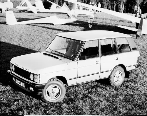 Foto Auto, Range Rover mit Einspritzmotor, Segelflugzeuge