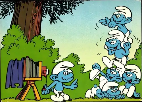 Ak Schlümpfe, Schlumpf mit Fotoapparat, posierende Schlümpfe