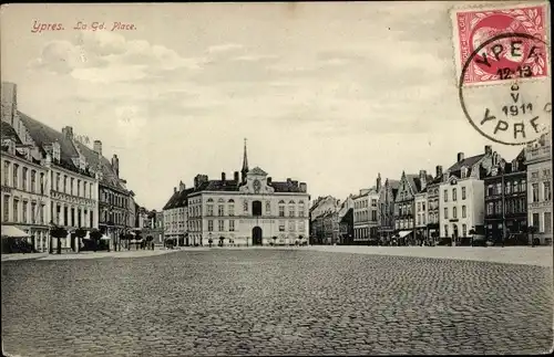 Ak Ypres Ypern Westflandern, La Grand Place