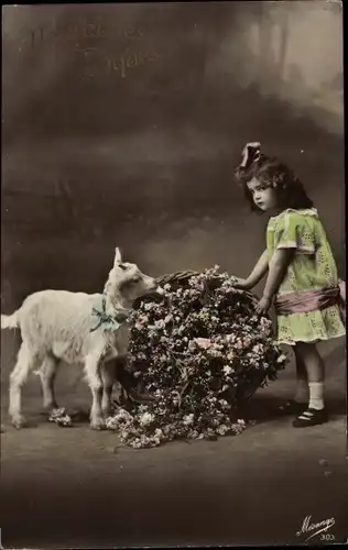 Ak Glückwunsch Ostern, Mädchen mit Ziege