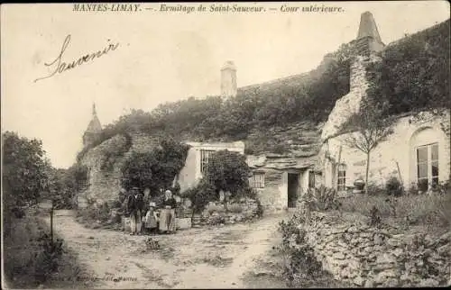 Ak Limay Mantes sur Seine Yvelines, Hermitage Saint Sauveur, Innenhof