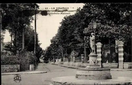 Ak Le Vésinet Yvelines, Place de la Fontaine und Rue Villebois Mareuil
