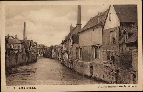 Ak Abbeville Somme, Alte Häuser an der Somme