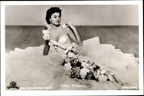 Ak Schauspielerin Esther Williams, Kleid, Blumenstrauß