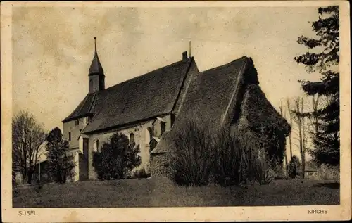 Ak Süsel Ostholstein, Teilansicht der Kirche mit Umgebung