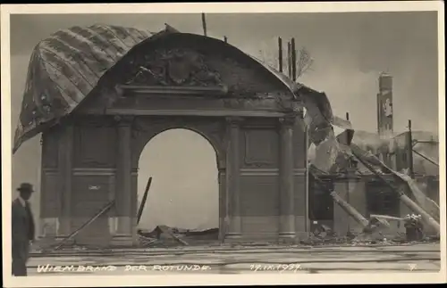 Ak Wien 2 Leopoldstadt, Brand der Wiener Rotunde 1937