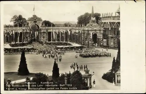 Ak Potsdam in Brandenburg, Kommuns., Schrippenfest des Lehr Infanterie Batl. 1914, Palais