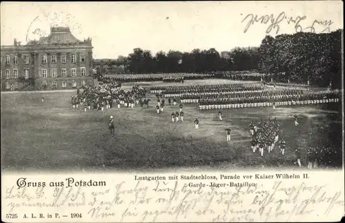 Ak Potsdam in Brandenburg, Lustgarten, Stadtschloss, Parade vor Kaiser Wilhelm II, Garde Jäger Batl.