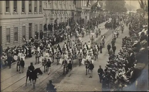 Foto Ak Bruxelles Brüssel, Festumzug in der Stadt, Reiter, Cortege Historique de 1905