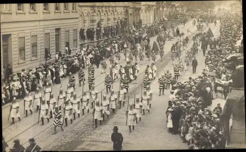 Foto Ak Bruxelles Brüssel, Festumzug in der Stadt, Cortege Historique de 1905