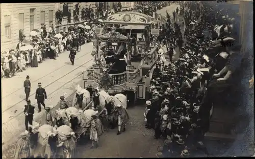 Foto Ak Bruxelles Brüssel, Festumzug in der Stadt, Cortege Historique de 1905, Zuschauer