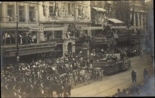Foto Ak Bruxelles Brüssel, Festumzug in der Stadt, Cortege Historique de 1905, Zuschauer
