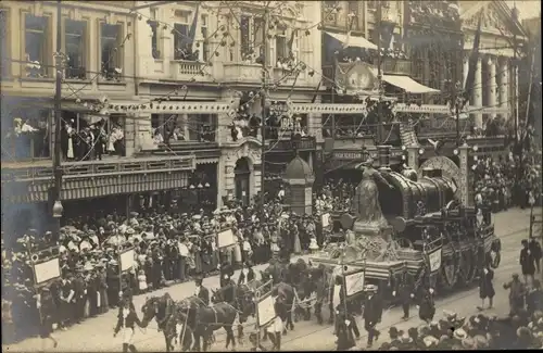 Foto Ak Bruxelles Brüssel, Festumzug in der Stadt, Cortege Historique de 1905, Festwagen