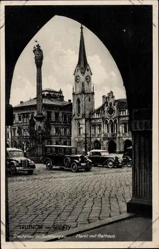 Ak Trutnov Trautenau Riesengebirge Region Königgrätz, Markt, Rathaus, Autos