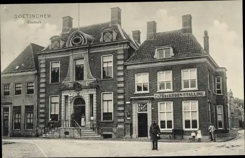 Ak Doetinchem Gelderland, Markt mit Rathaus