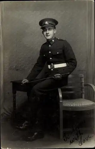 Foto Ak Britischer Soldat in Uniform, Portrait